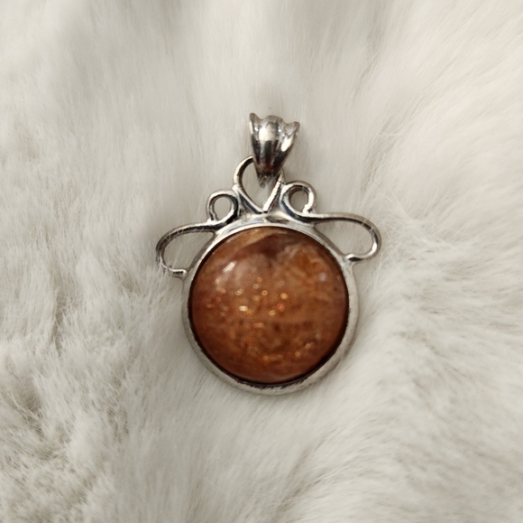 Sunstone and Silver pendant - Picture 6 of 11